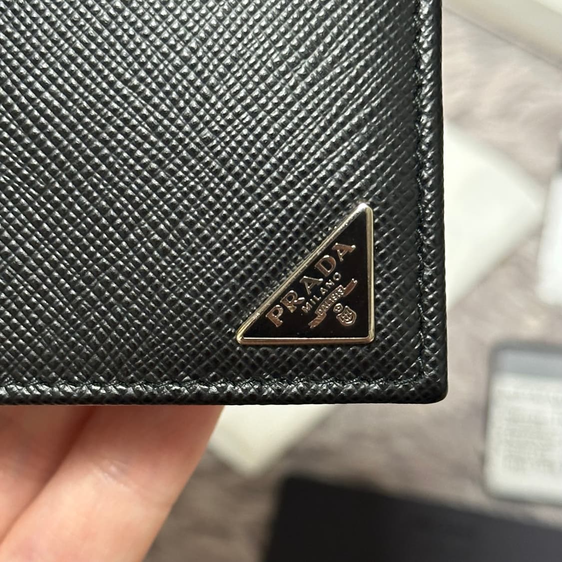 [미사용/새상품] 프라다 사피아노 삼각로고 카드지갑 블랙 상품이미지3