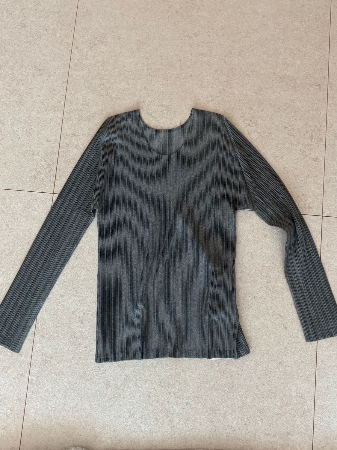 이세이미야케 플리츠플리즈 그레이 탑  상품이미지1