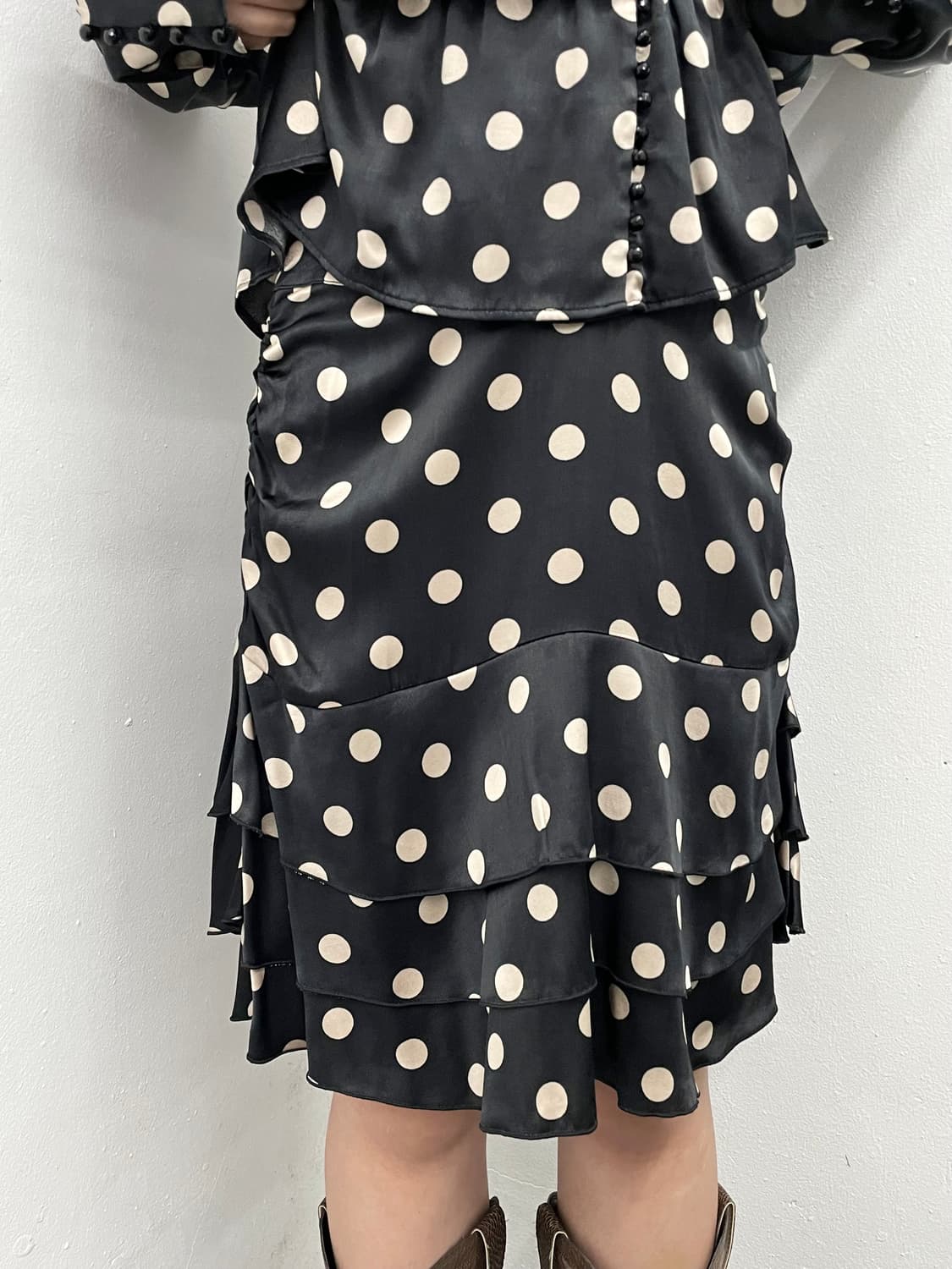 더쿠플스 실크 디테일 도트 셋업 상품이미지5