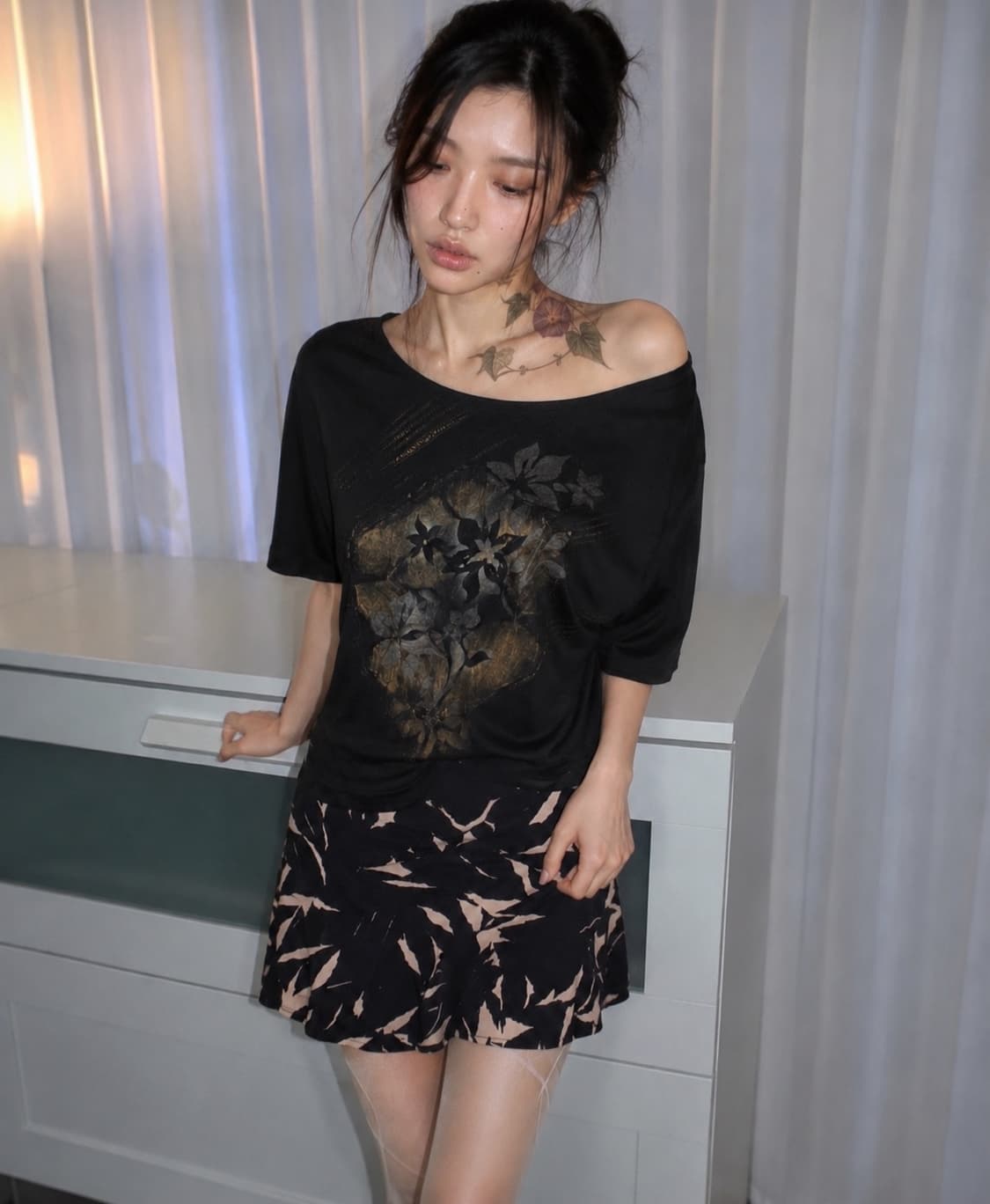 Trust Club 블랙 플라워 반팔 티셔츠 상품이미지1
