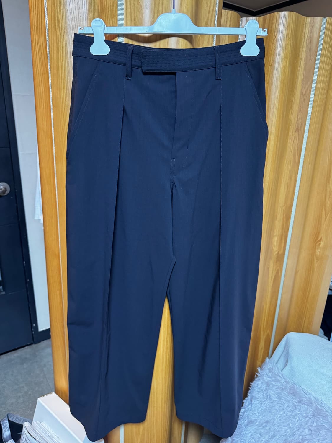 [새상품] 르메르 26SS 싱글 플리츠 팬츠 48 상품이미지4