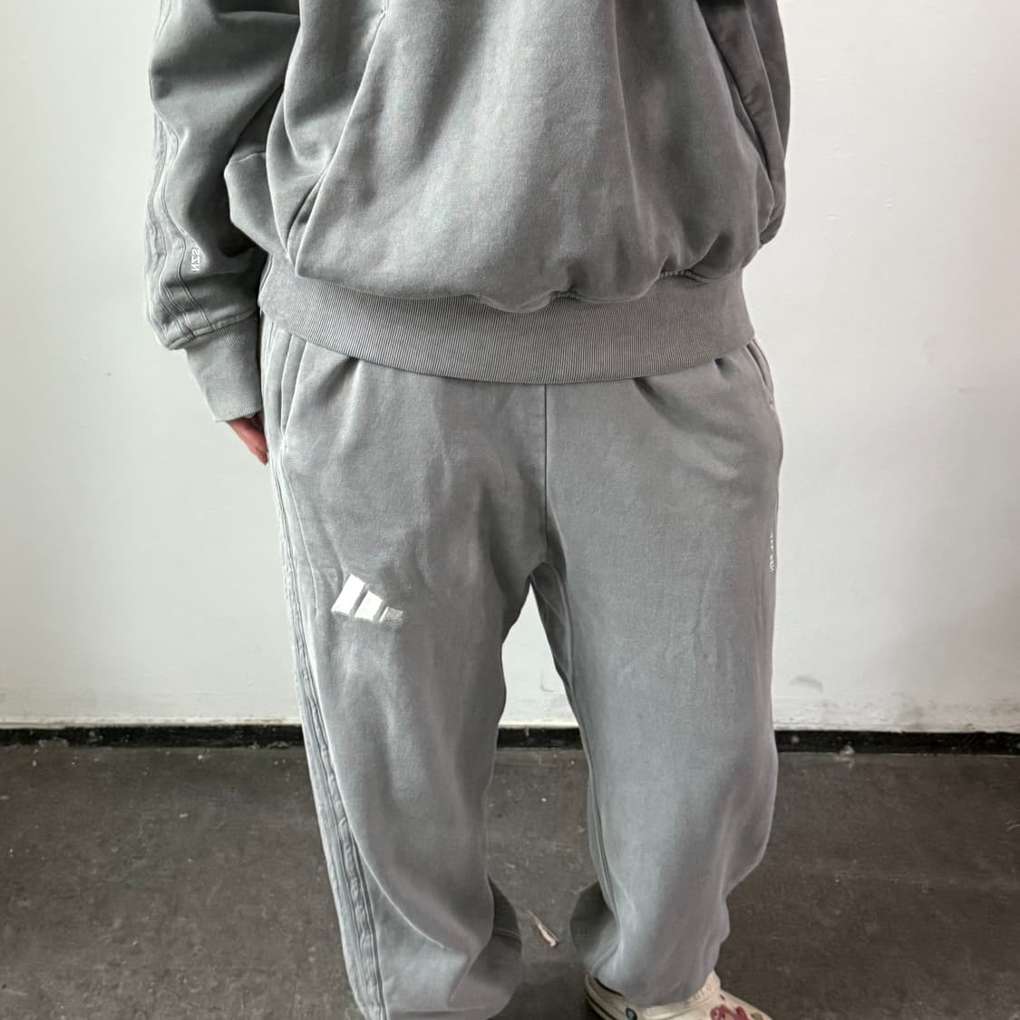 아디다스 그레이 후드티 트레이닝 셋업 상품이미지2