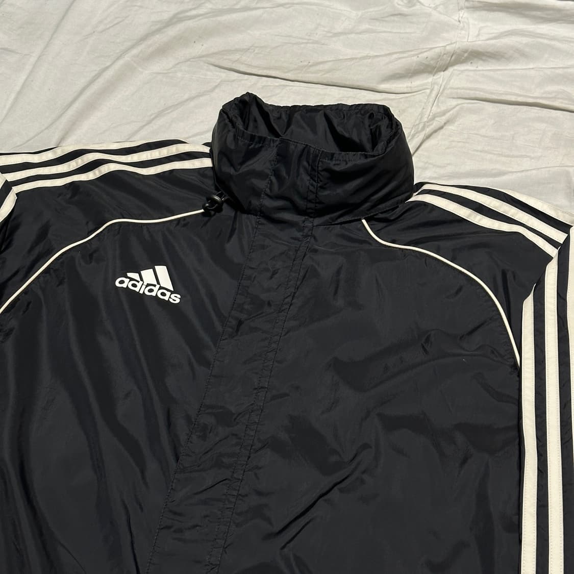 아디다스 화이트 파이핑 바람막이 상품이미지1