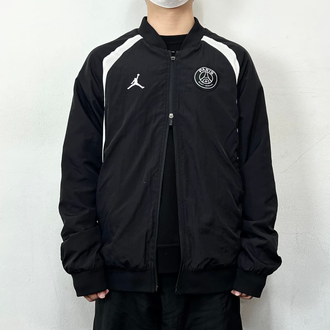 조던 x 파리생제르망 나일론 바람막이 자켓 해외 블랙 상품이미지3