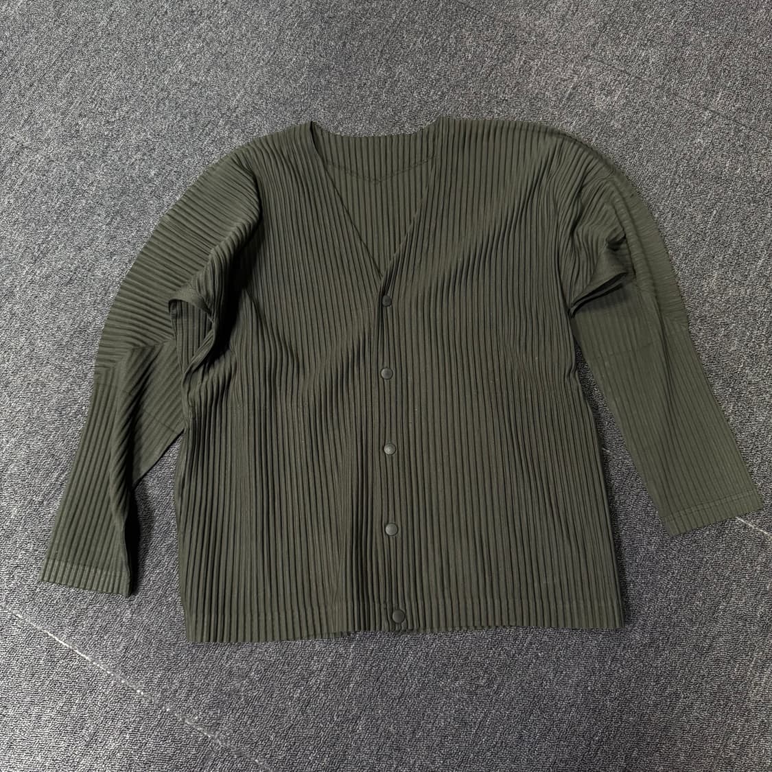 옴므플리세 카키 가디건 상품이미지1