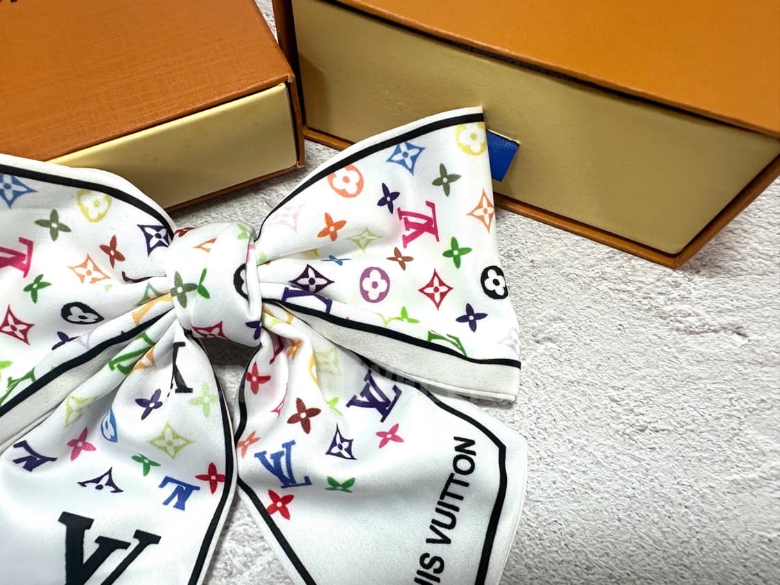 루이비통 화이트 & 멀티컬러 리본 헤어핀 상품이미지6