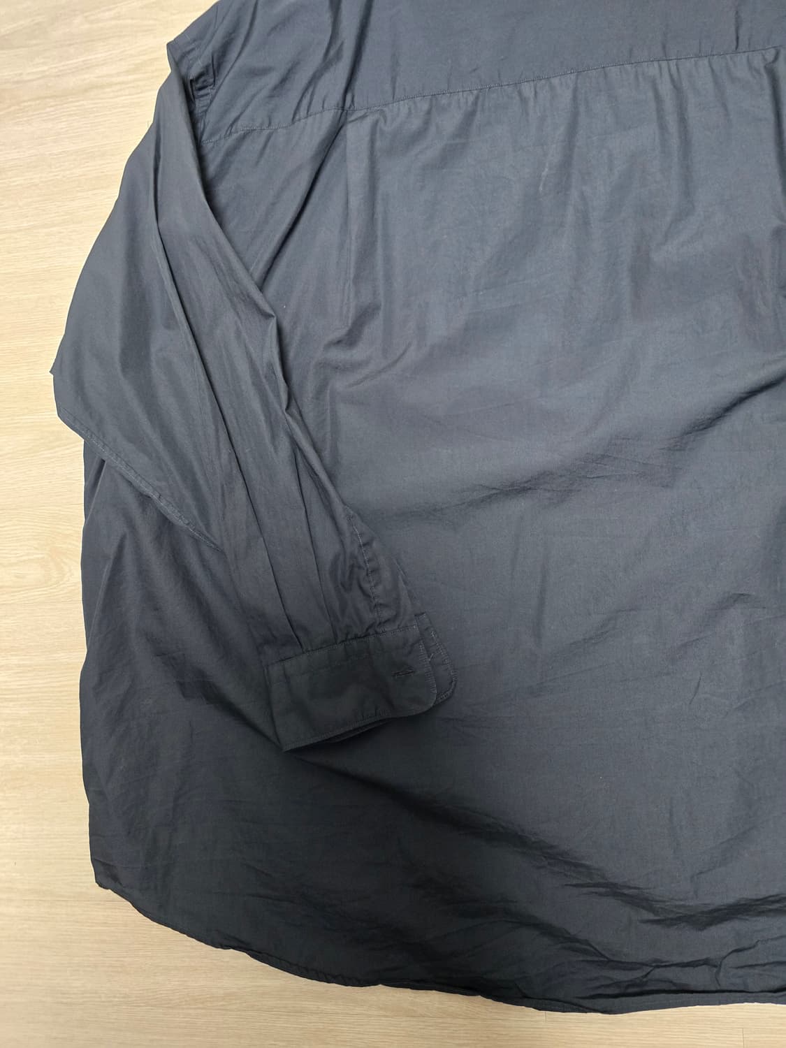 그라프페이퍼 브로드 오버사이즈 레귤러 카라 셔츠
- 2 사이즈 상품이미지10