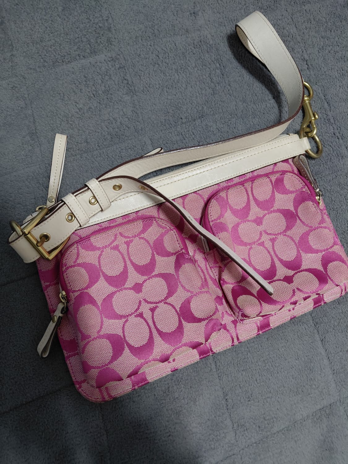 코치(COACH)빈티지 시그니처 핑크 캔버스 숄더백 상품이미지1