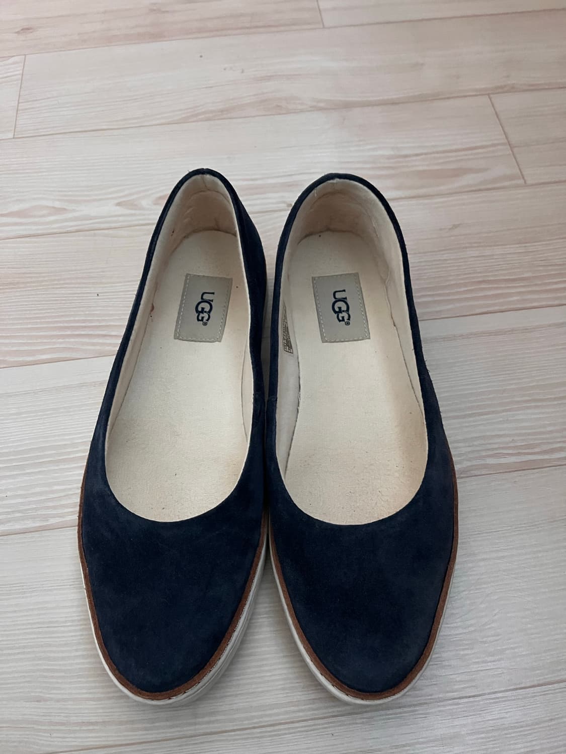 UGG 어그 네이비 플랫 슈즈(245mm) 상품이미지1