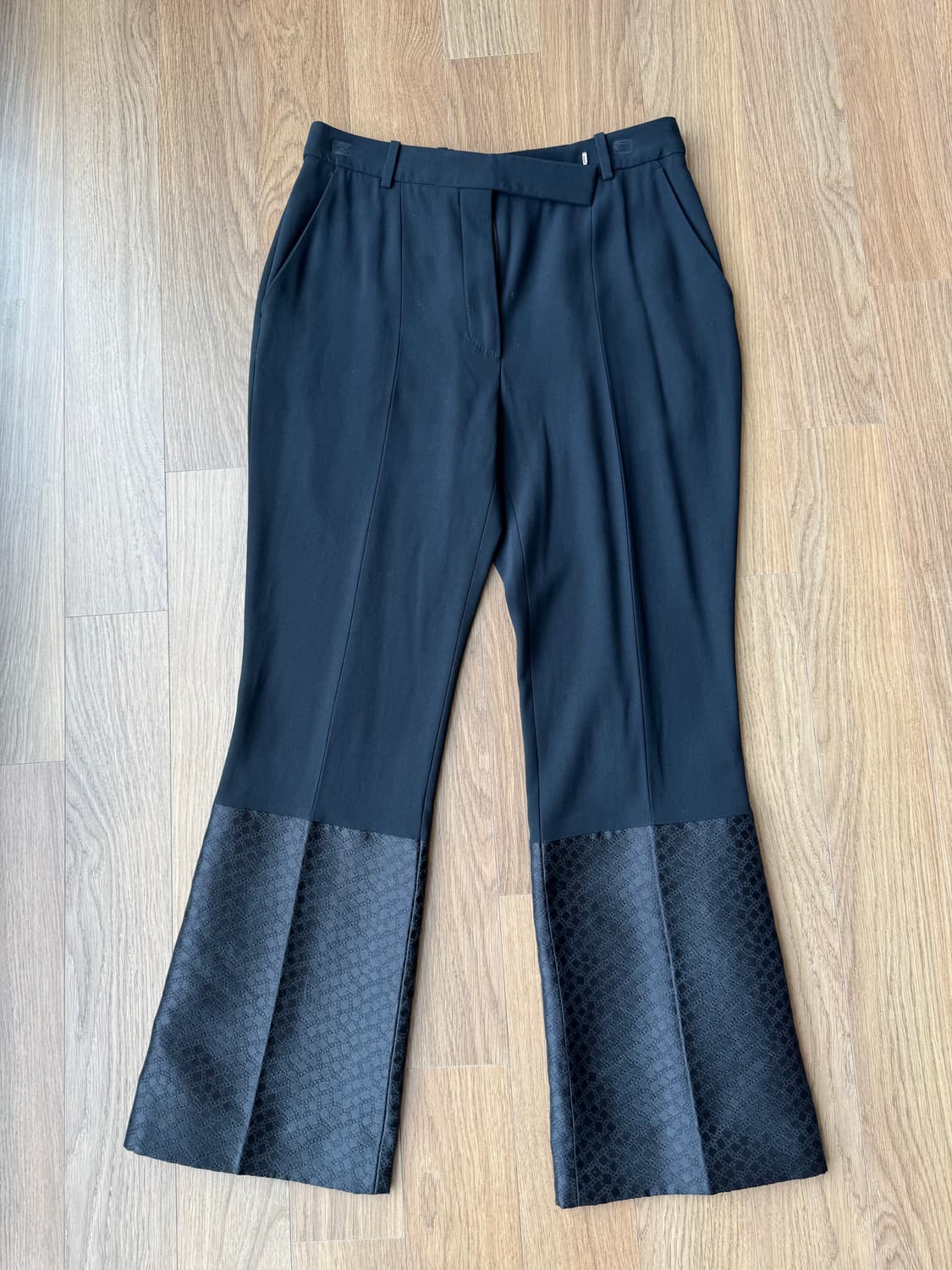 알렉산더 맥퀸 자카드 플레어 팬츠 (블랙) 상품이미지1