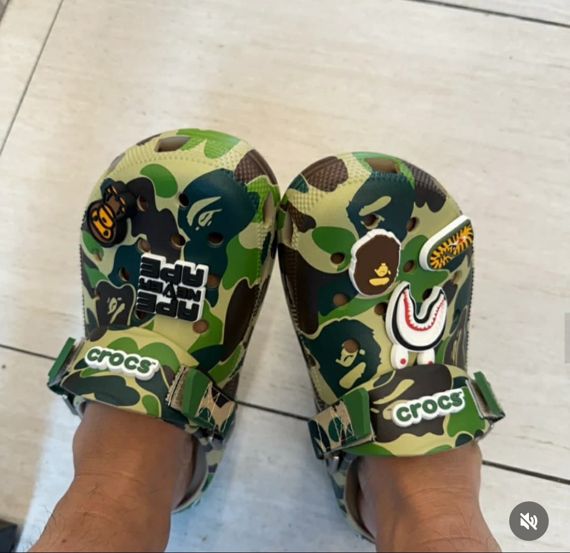 베이프x크록스 콜라보 클래식 카모 클로그 상품이미지10
