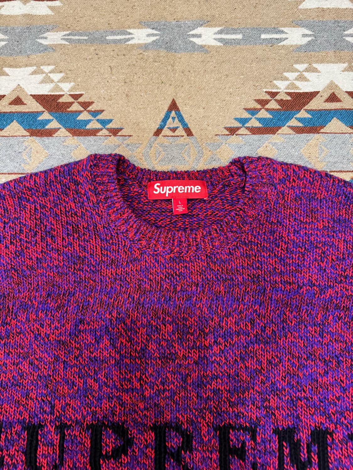 [L] 슈프림 콘트라스트 로고 스웨터 레드 멜란지 - 25SS 상품이미지4