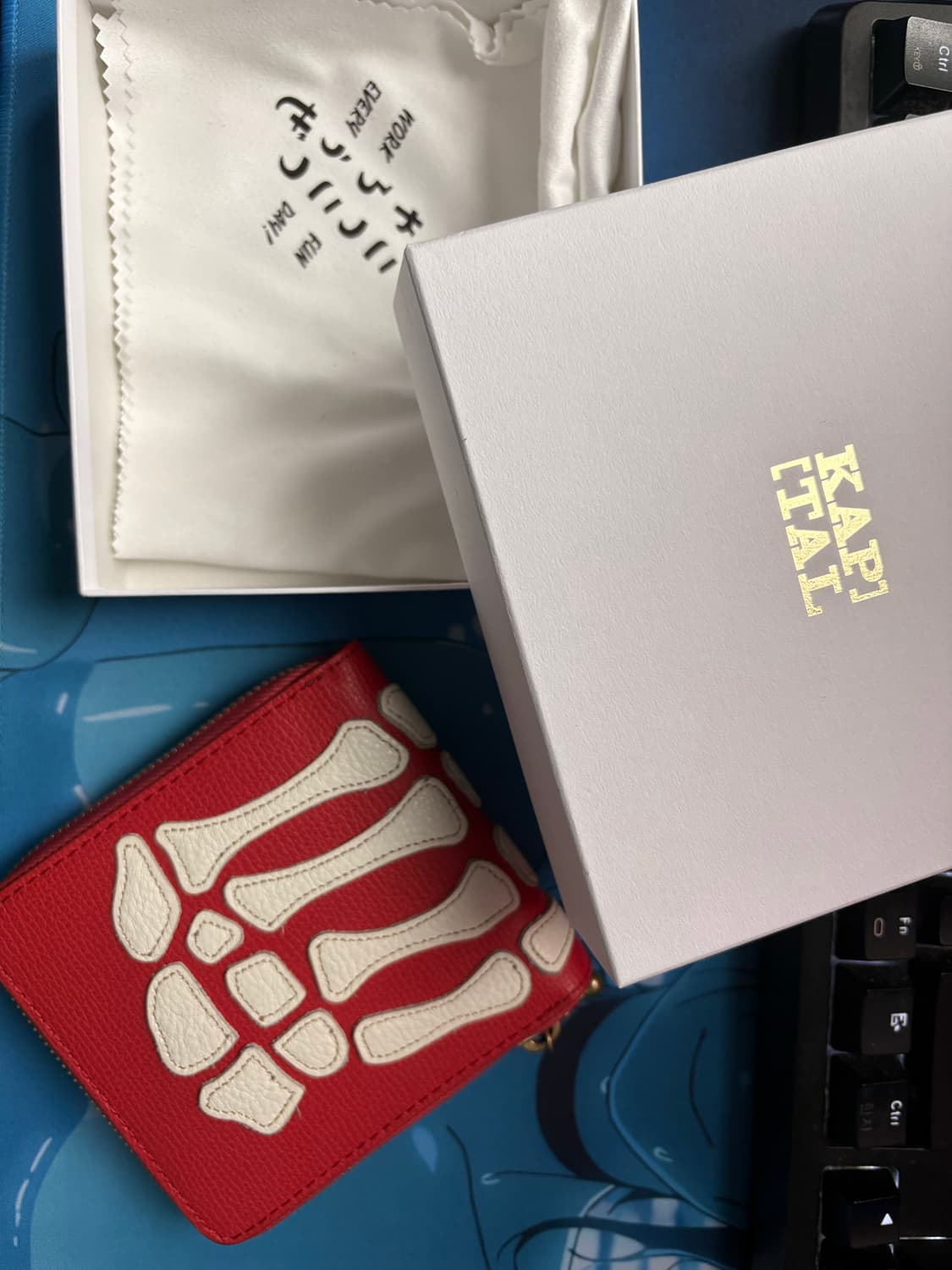 Kapital 캐피탈 떰즈 업 본 핸드 집 월렛 레드 상품이미지1