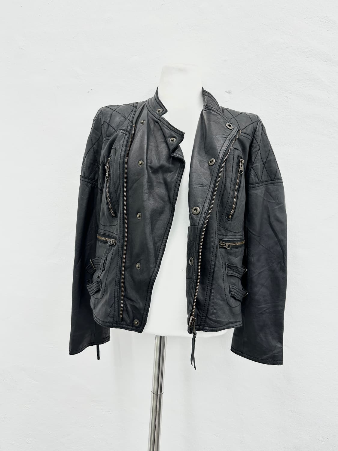 Lambskin zipper detail jacket 상품이미지4