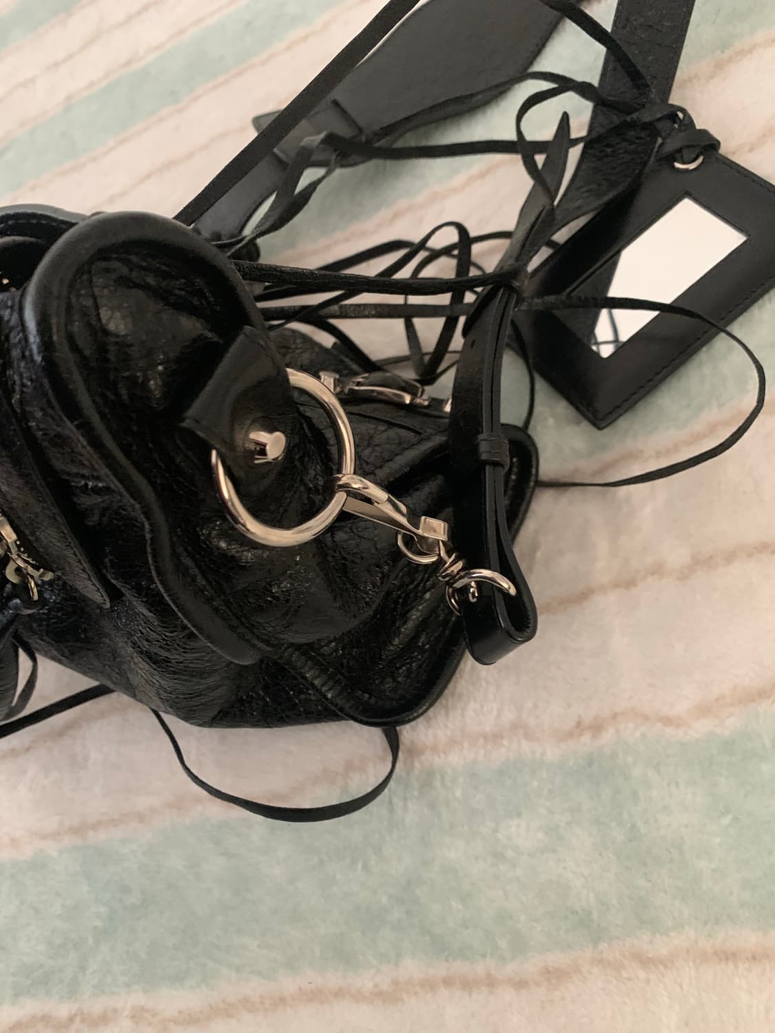 발렌시아가 르시티 스몰 모터백 블랙 정품 상품이미지5