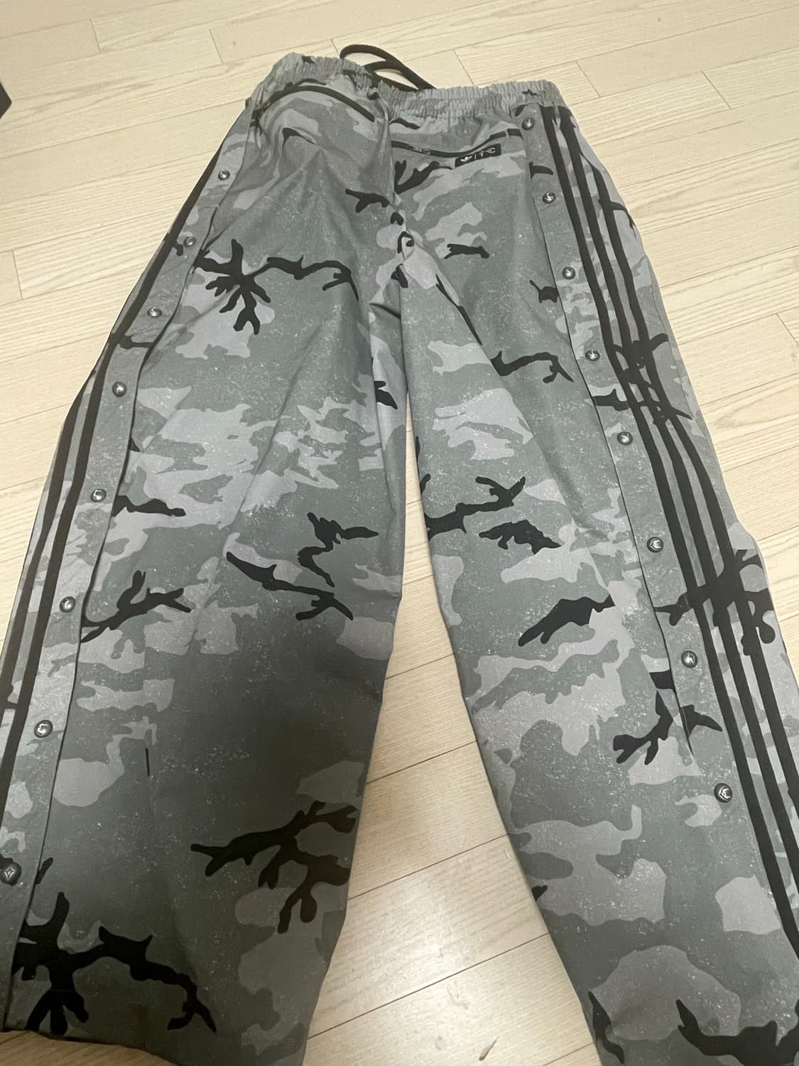 아디다스 떠그클럽 바지 L사이즈판매 상품이미지2