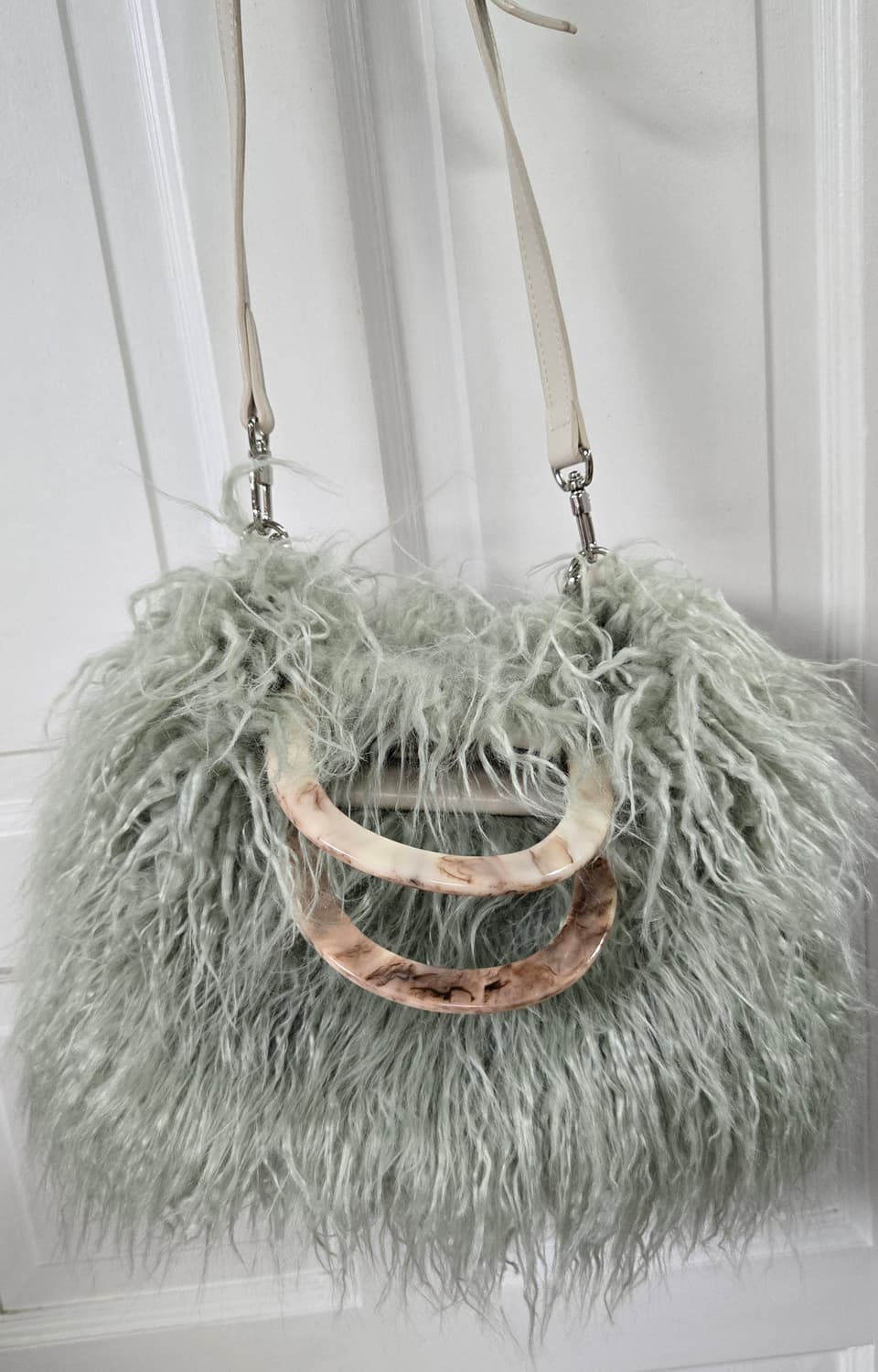 한섬 오즈세컨 페이크퍼 숄더백 상품이미지4