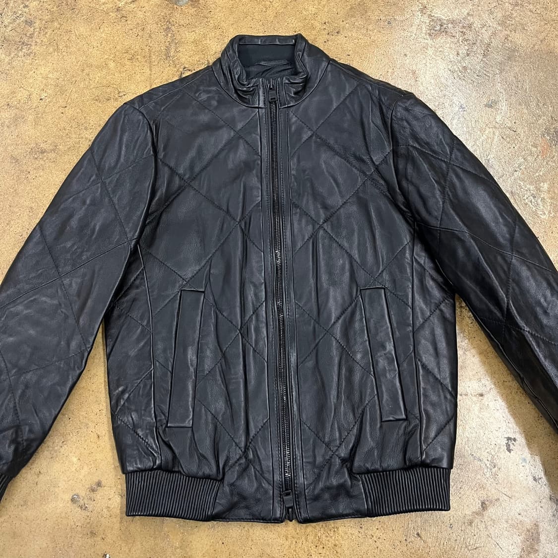 [정품] hugo boss 블랙 퀼팅 레더 자켓 b18 상품이미지3
