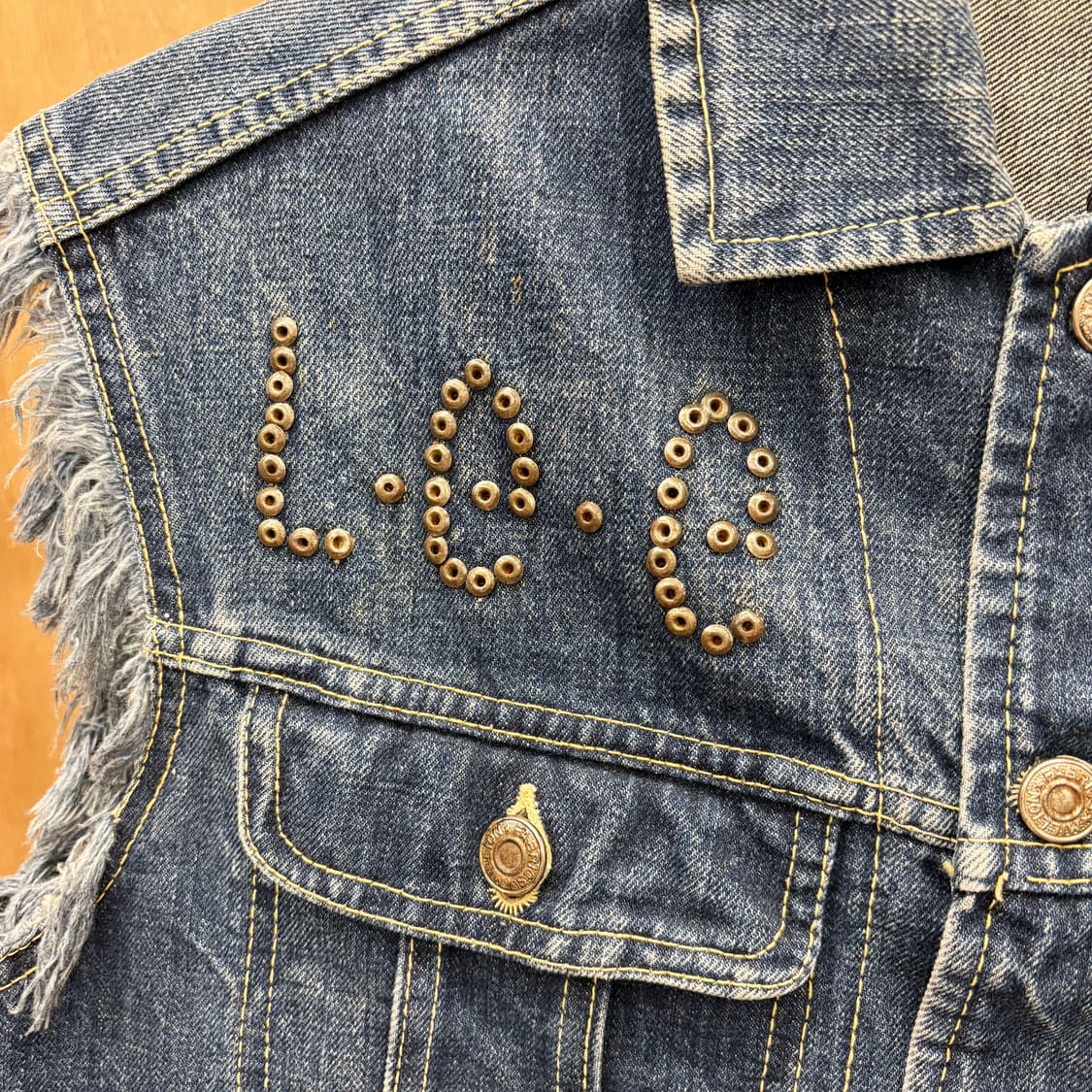 빈티지 데님 베스트 스터드 로고 메탈 버튼 컷오프 프레이드 디테일 진청 상품이미지6