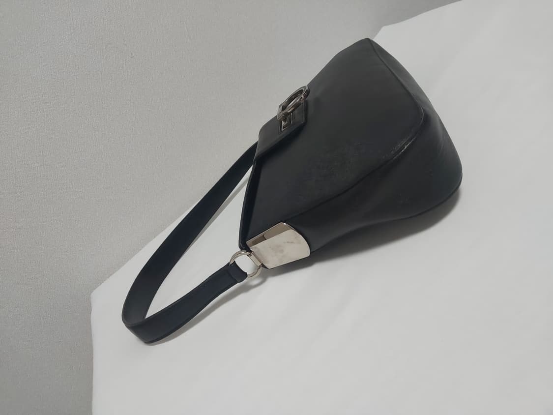 페라가모 사피아노 간치니 레더 숄더백 (정품) 상품이미지5