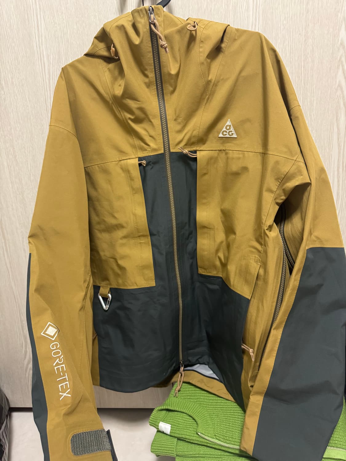 나이키 ACG 고어텍스 미저리 릿지 자켓 골든 베이지 L 상품이미지1