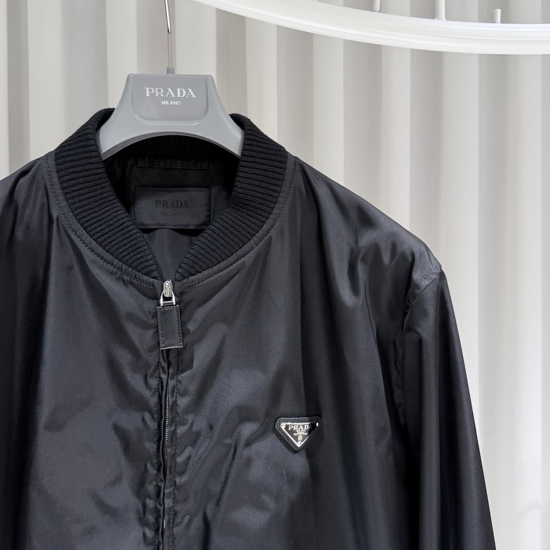 (A+/58) / 프라다 나일론 삼각로고 봄버 블루종 자켓 블랙 상품이미지4