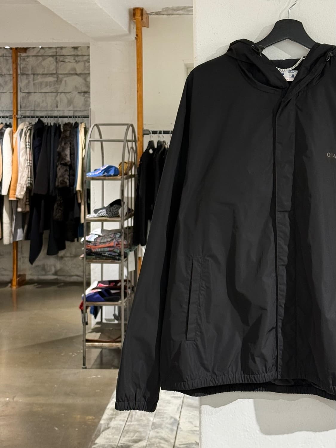 오프화이트 22fw 블랙 디아그 탭 윈드 브레이커 상품이미지2