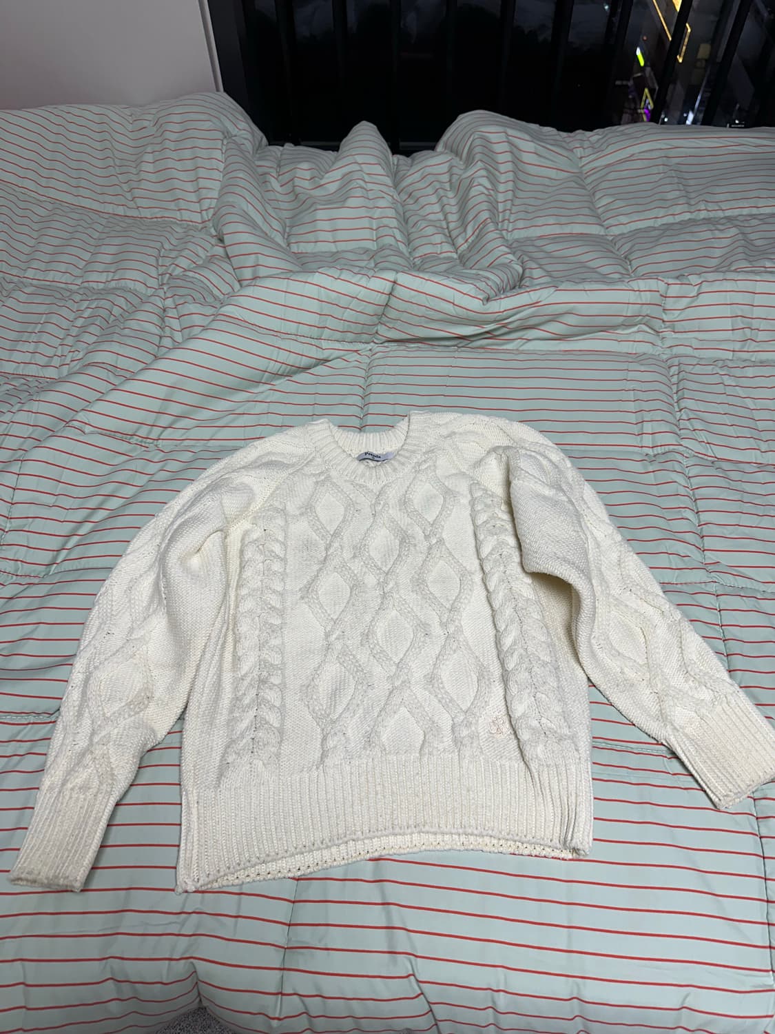 프렌다 TWISTED CREW NECK KNIT IVORY 상품이미지4