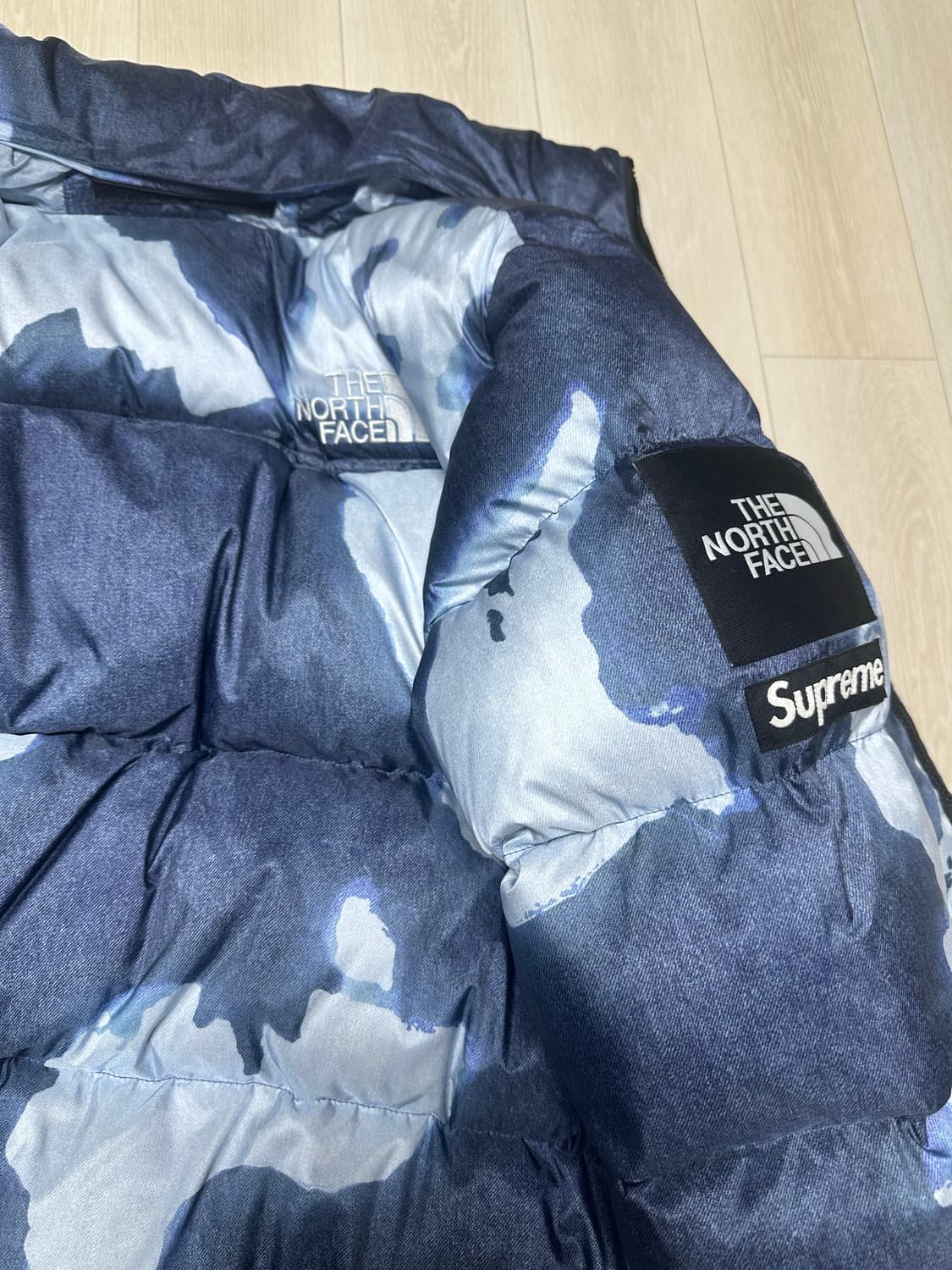 슈프림X노스페이스 블리치드 데님 프린트 눕시 자켓 인디고 21FW 상품이미지1