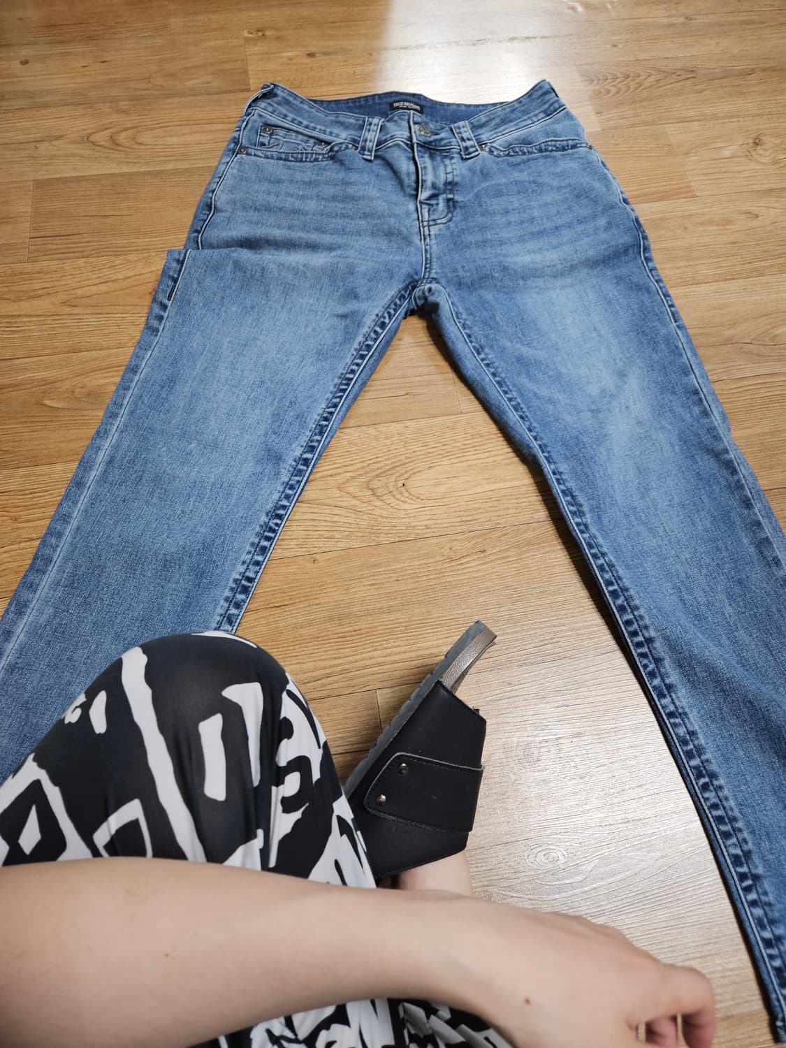 트루릴리전 슬림 스트레이트 팬츠 32 사이즈 상품이미지1