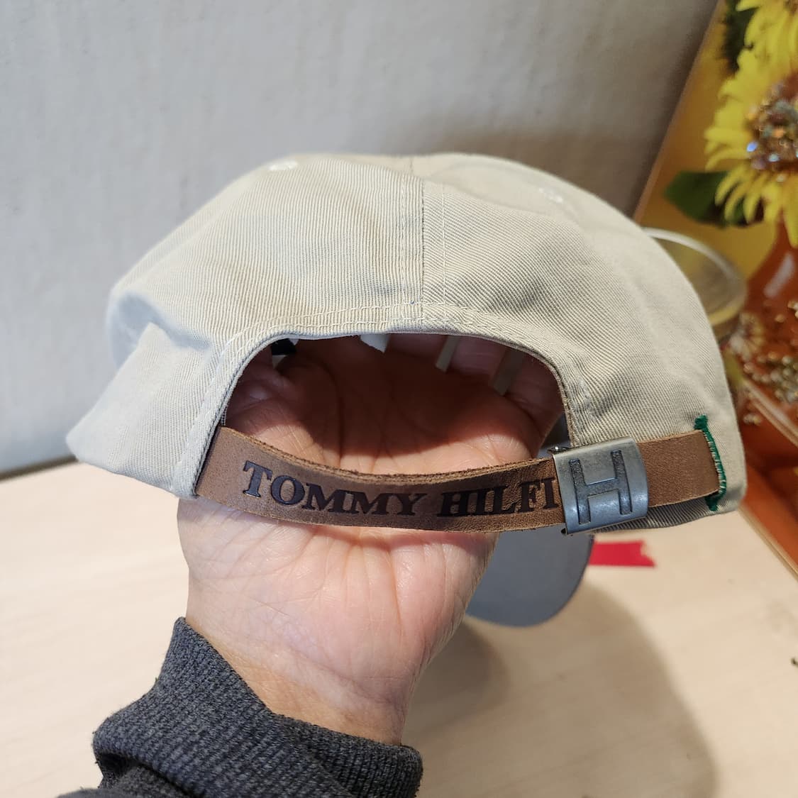 TOMMY HILFIGER 베이지 볼캡 | 레더 스트랩 클래식 캡 상품이미지3