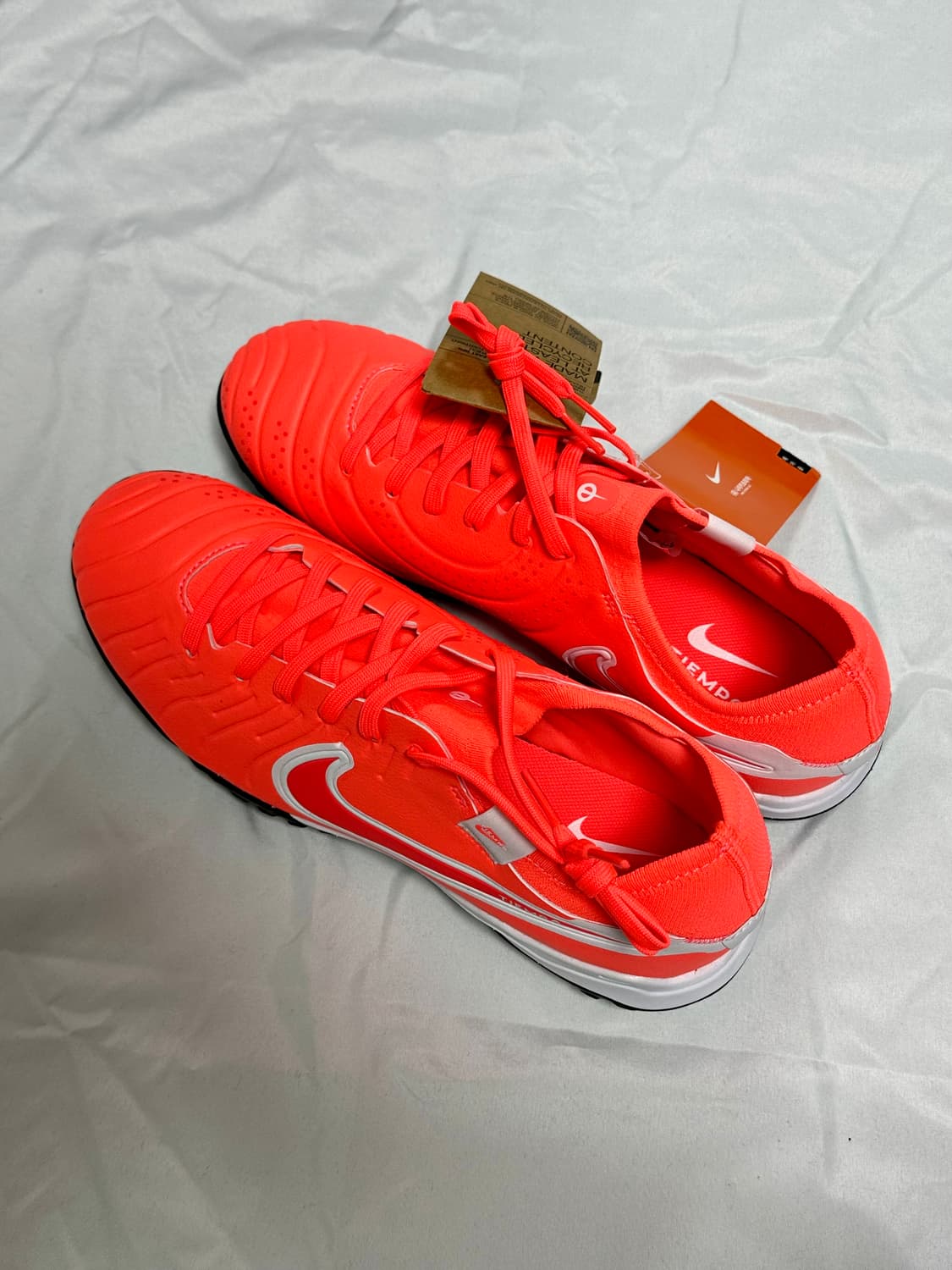 (265)나이키 티엠포 레전드10 프로 핫 라바 화이트 풋살화 축구화 상품이미지3