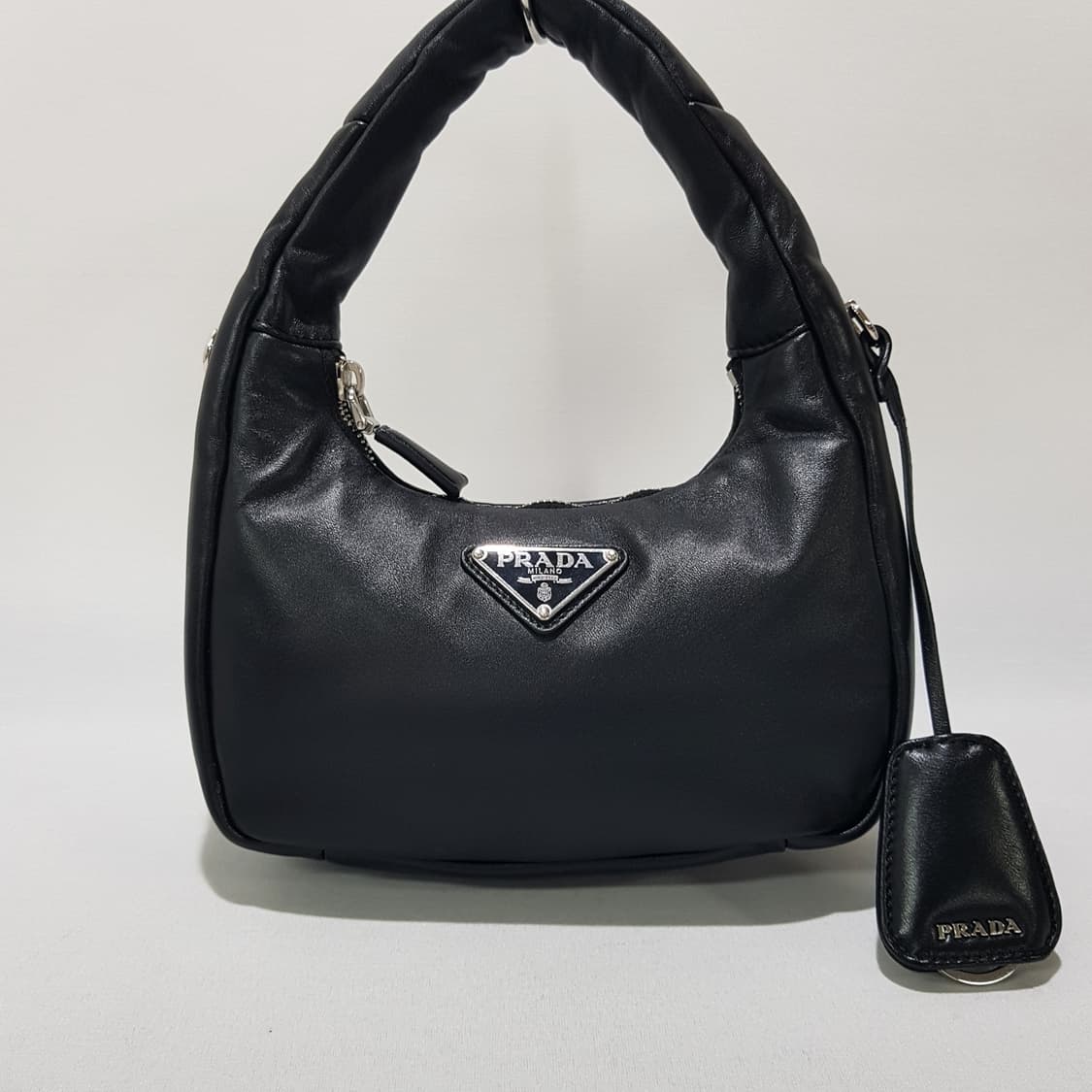프라다 소프트 패딩 나파 가죽 호보백 1BA384 상품이미지2
