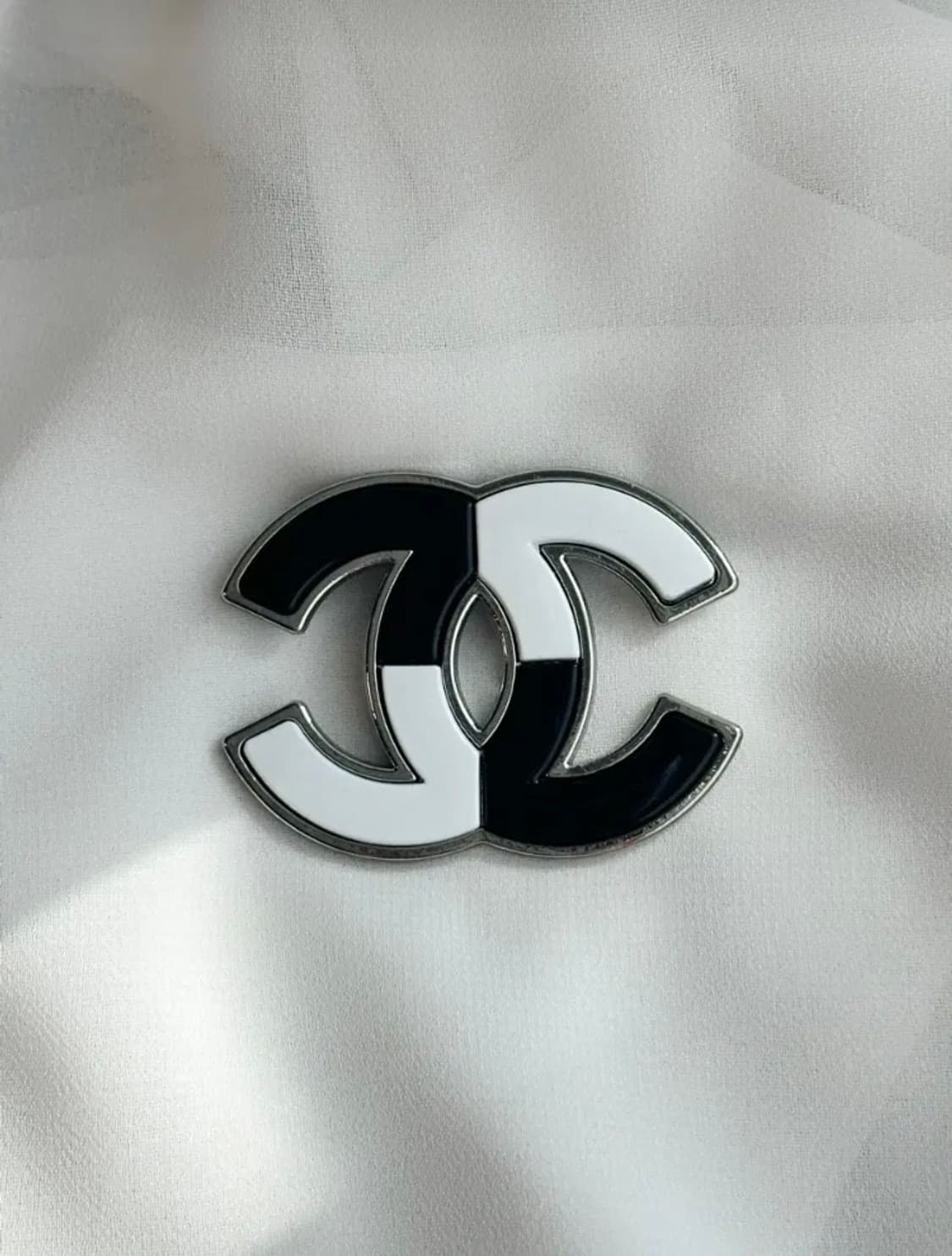 샤넬 모노크롬 CC로고 업사이클링 브로치 상품이미지1