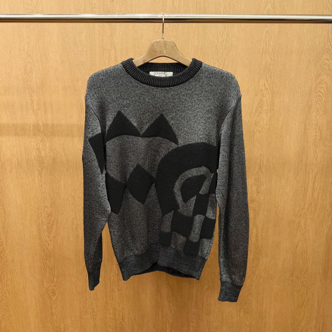 랑방 라운드넥 니트 블랙 헤어리 그래픽 짜임 디테일 레귤러핏 차콜 상품이미지2