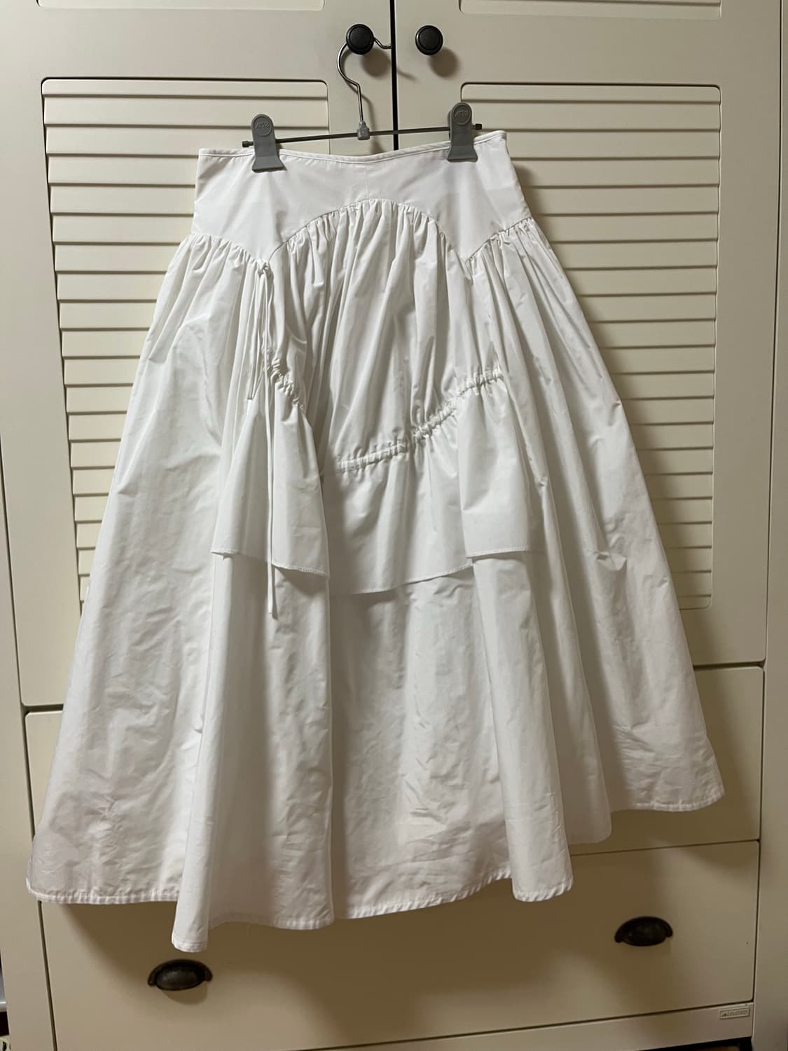 졸리에이드 화이트 롱 셔링 스커트 상품이미지2