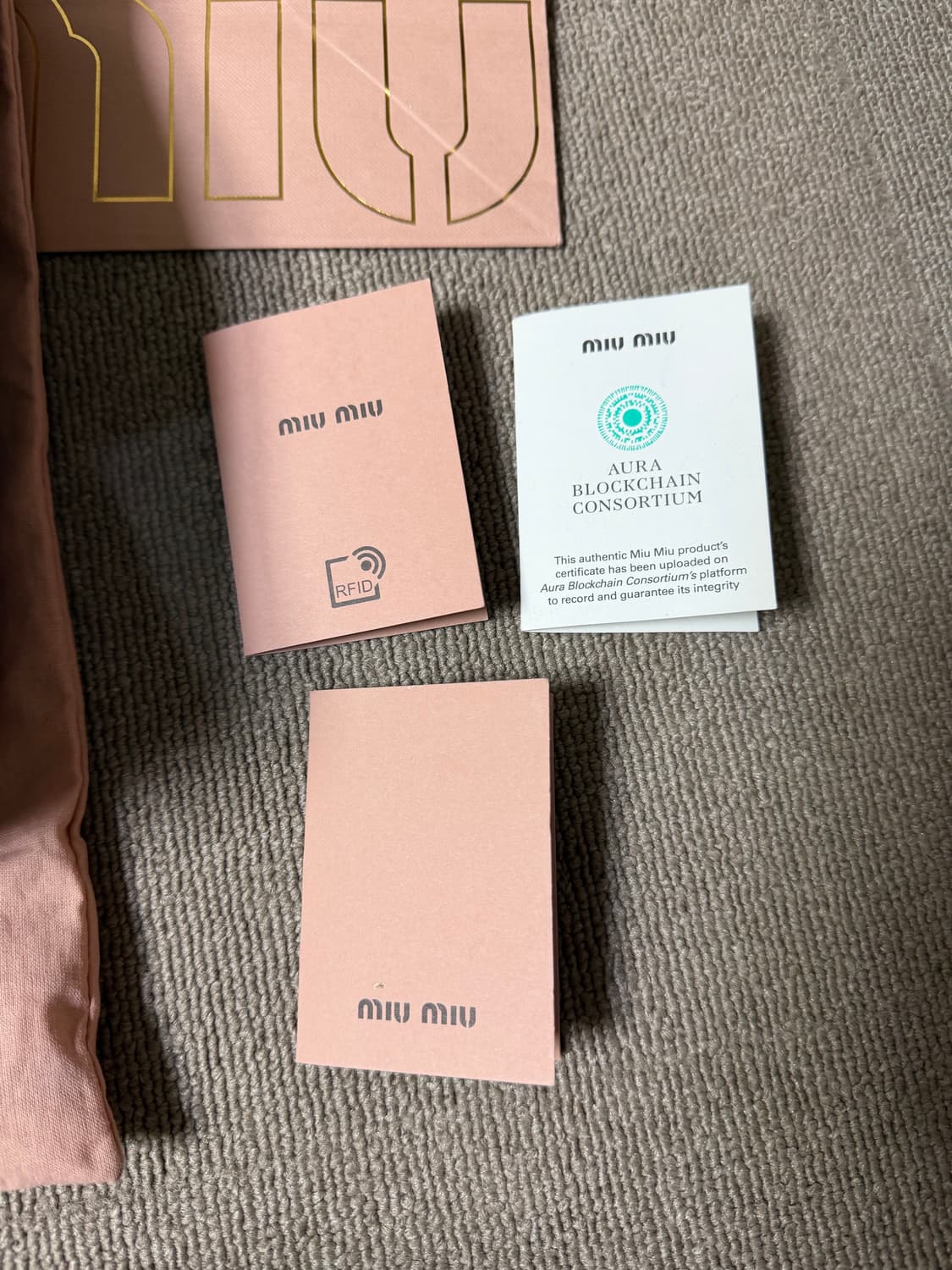 미우미우 아방뛰르 나파 가죽 백 미디엄 브라운 상품이미지4