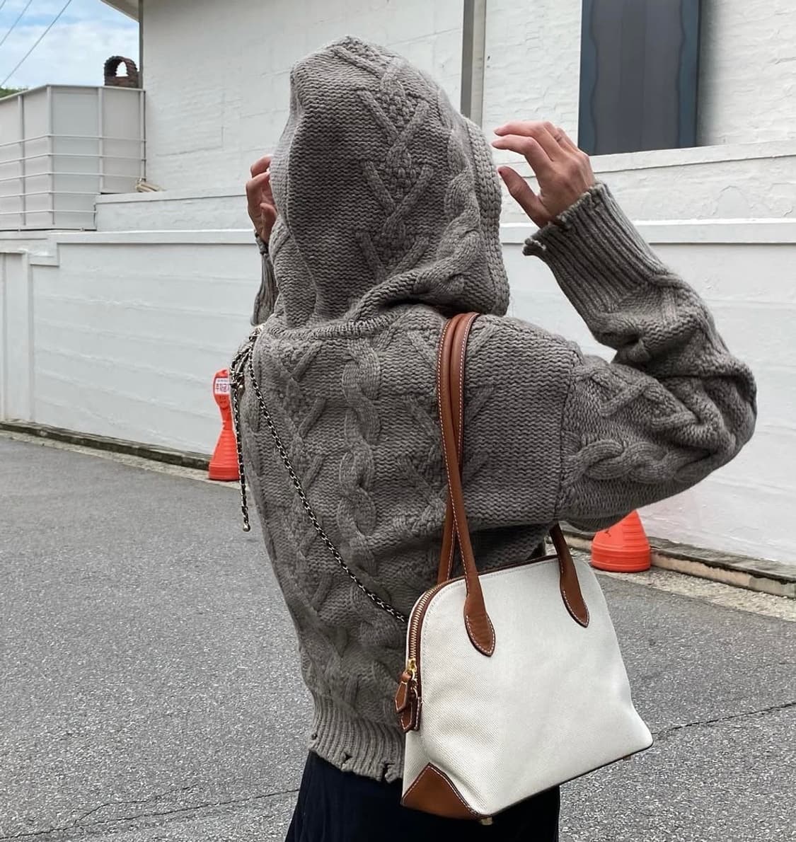 BEAKER 데미지 니트 크롭 후디 상품이미지1