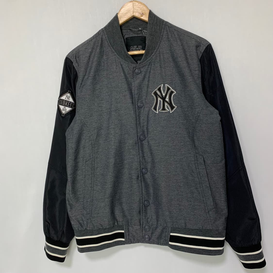 MLB 빈티지 스타디움 바람막이 자켓 차콜 블랙 100 사이즈 상품이미지2