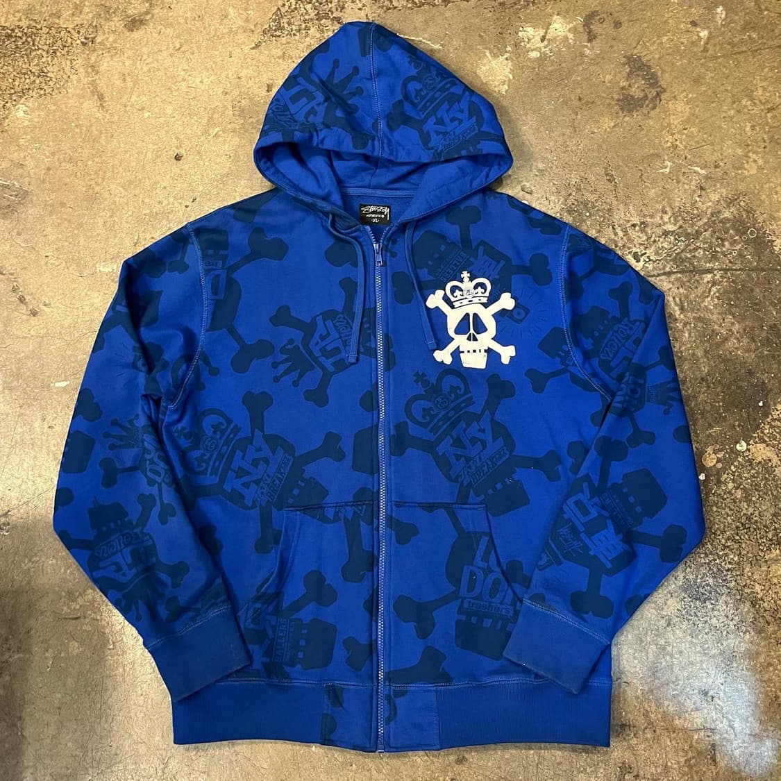 Stüssy skull logo hood zip-up 상품이미지1