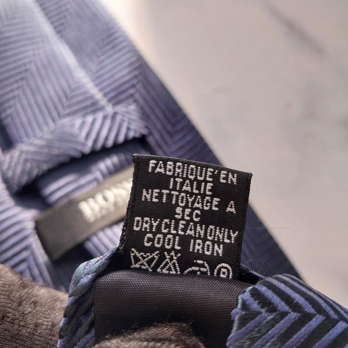 휴고보스 실크 네이비 패턴 넥타이 9.1cm A+등급 K1667
 상품이미지9