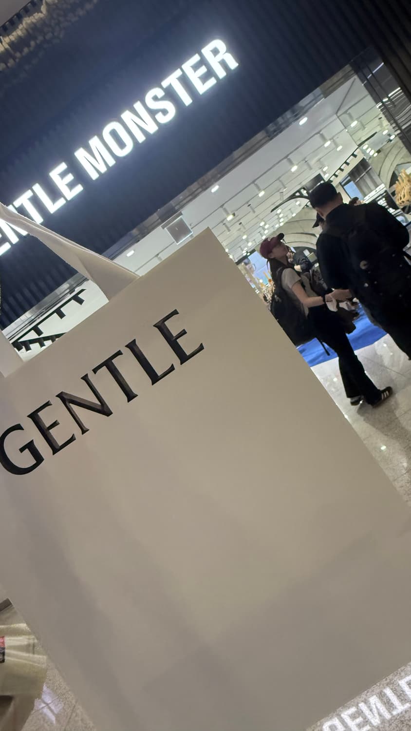 젠틀몬스터 바이로우 블랙(01) 선글라스  - 실착 1회 S급 상품이미지4