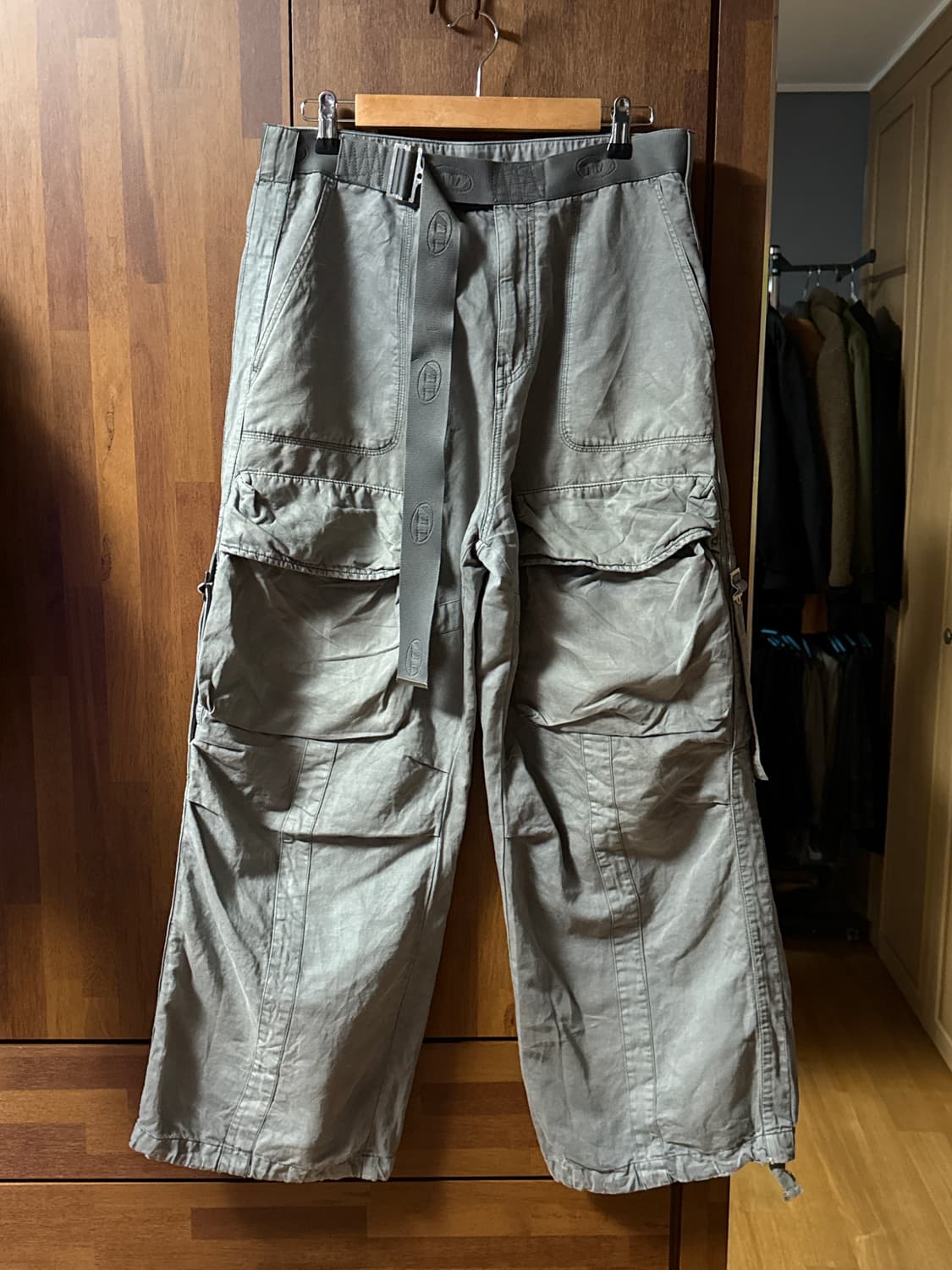 디젤 P-말비오 린넨 블렌드 가먼트 다이드 카고 팬츠 그레이 상품이미지1