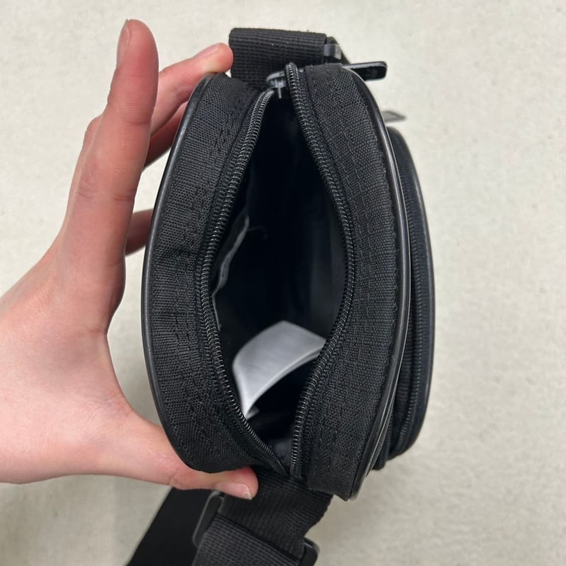 아디다스 트레포일 미니 크로스백 블랙 상품이미지5