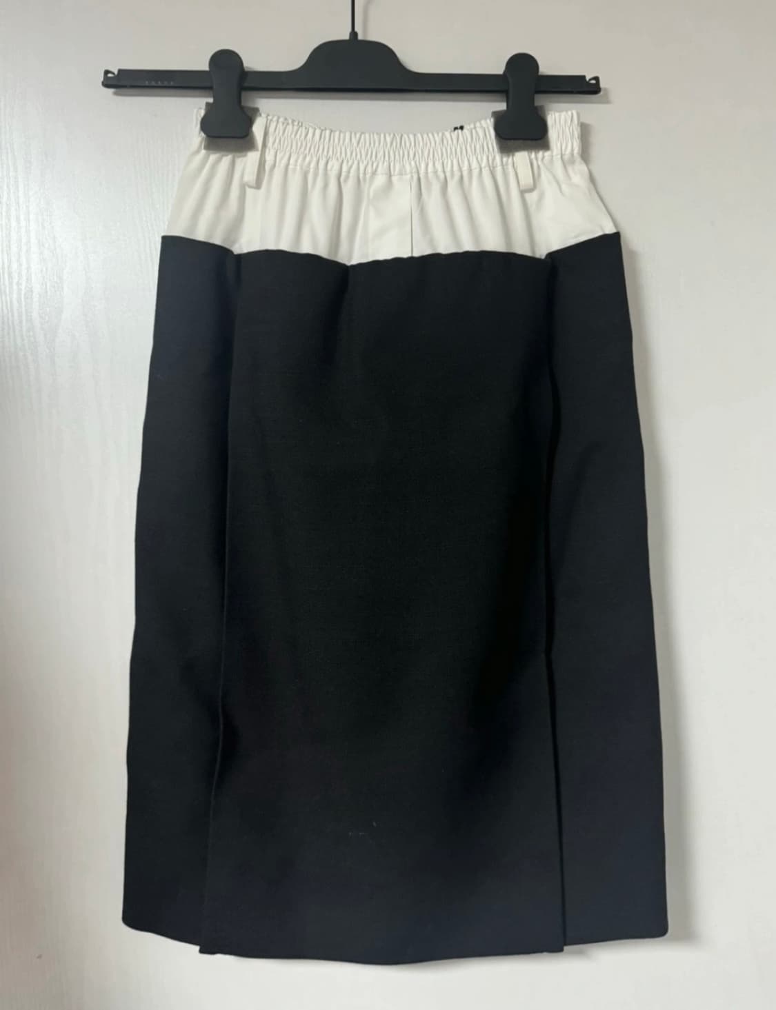 급처 새상품 Fendi 펜디 미디스커트 치수 75 상품이미지5