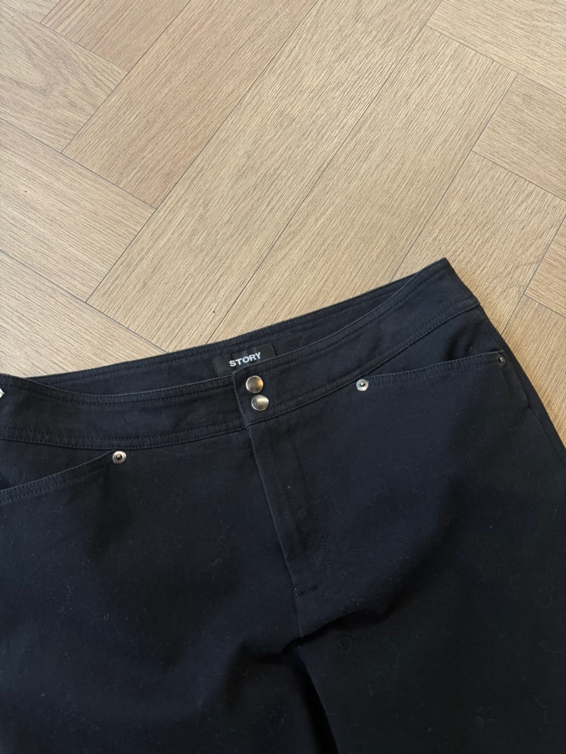 블랙 스터드 디테일 카프리 팬츠 상품이미지9