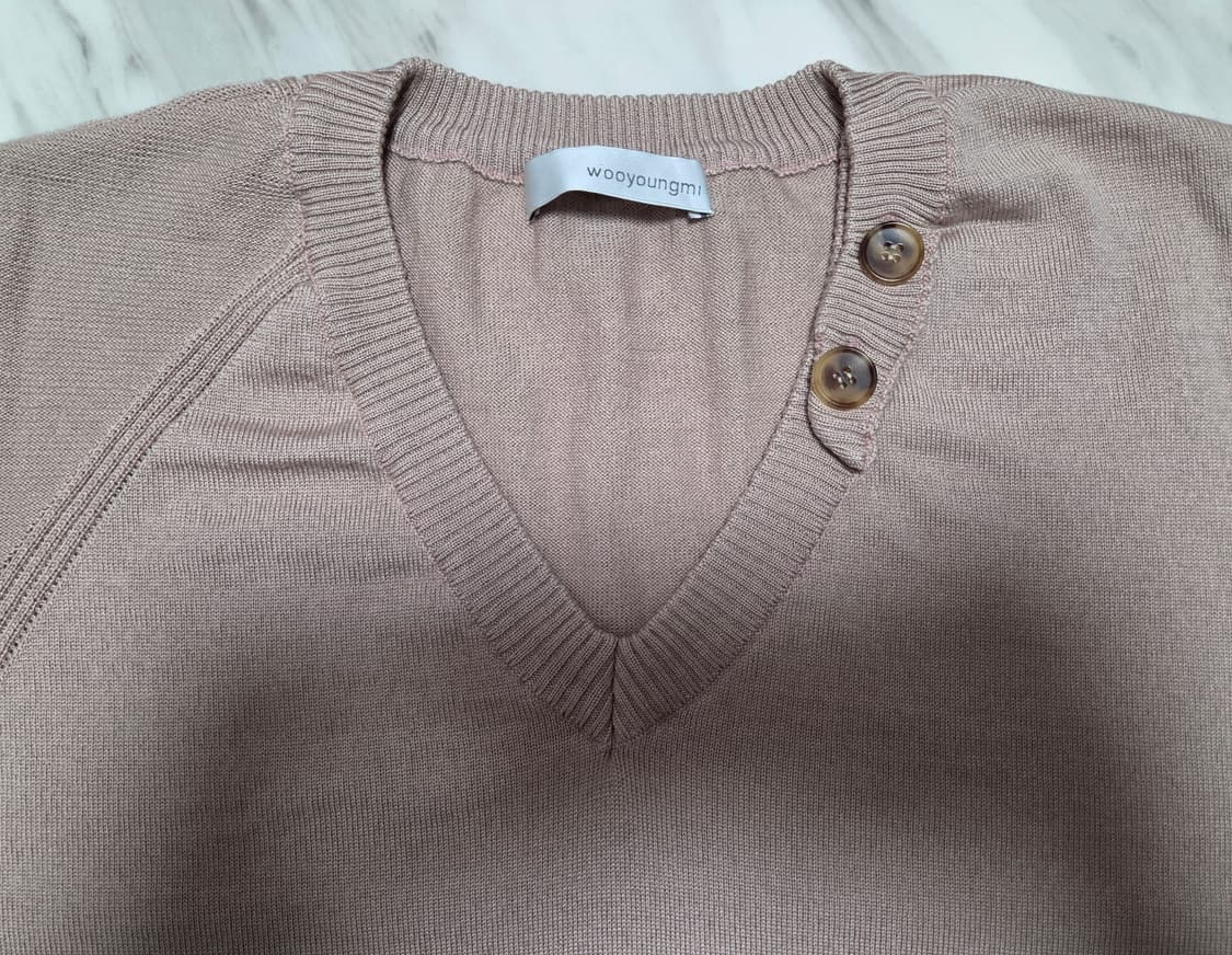 우영미 솔리드옴므 브이넥 니트 상품이미지3