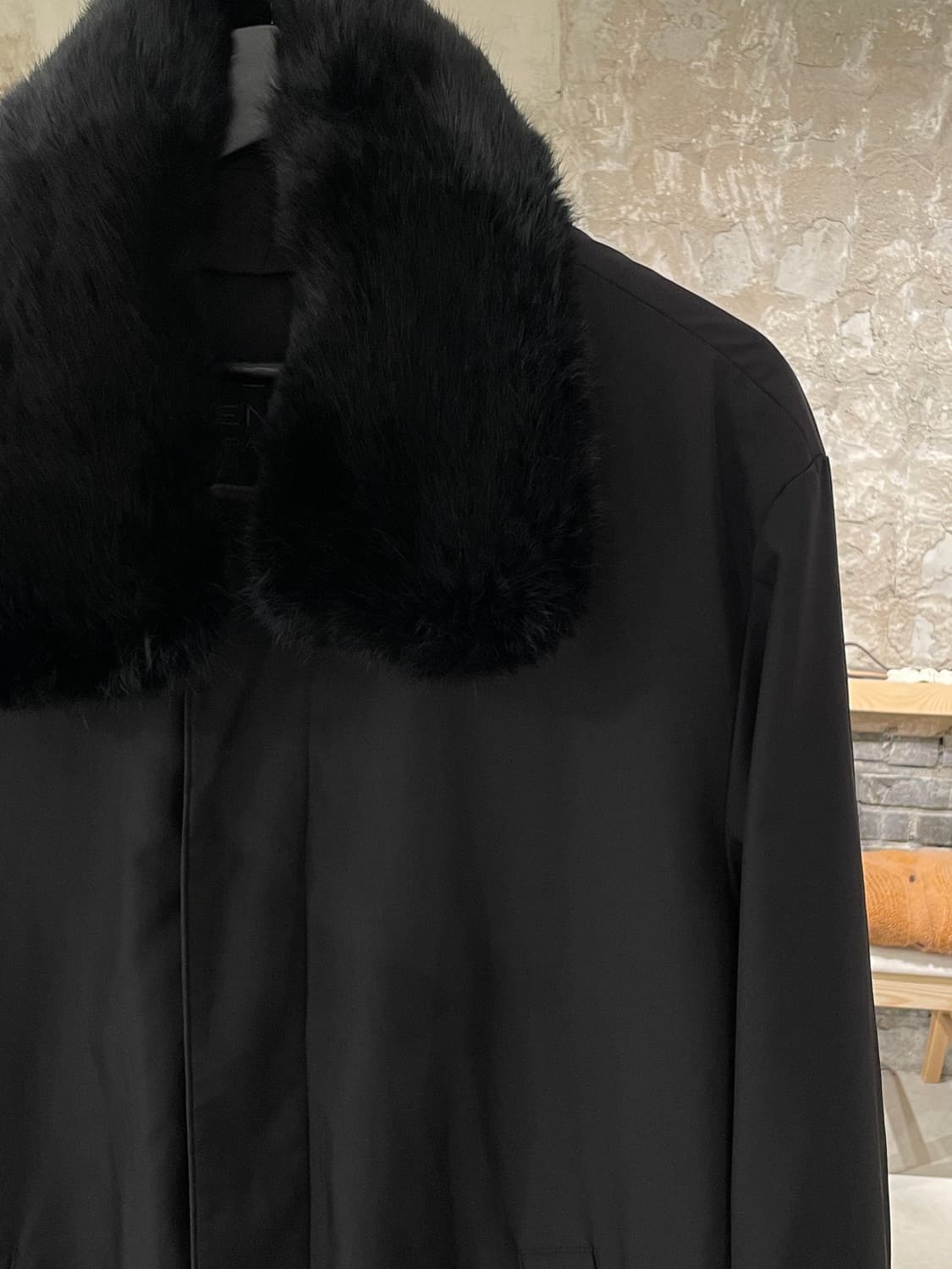 발렌시아가 블랙 퍼 카라 히든 버튼 폴리에스터 자켓 상품이미지3