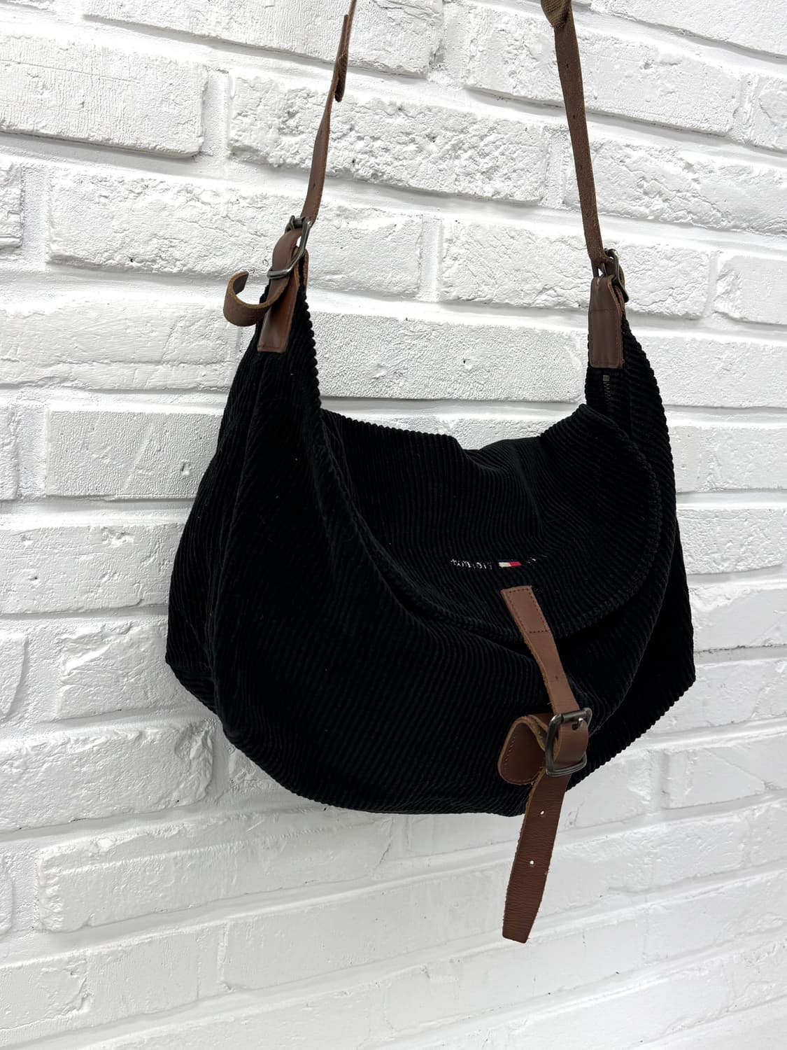 타미걸 블랙 코듀로이 메신저백 상품이미지3