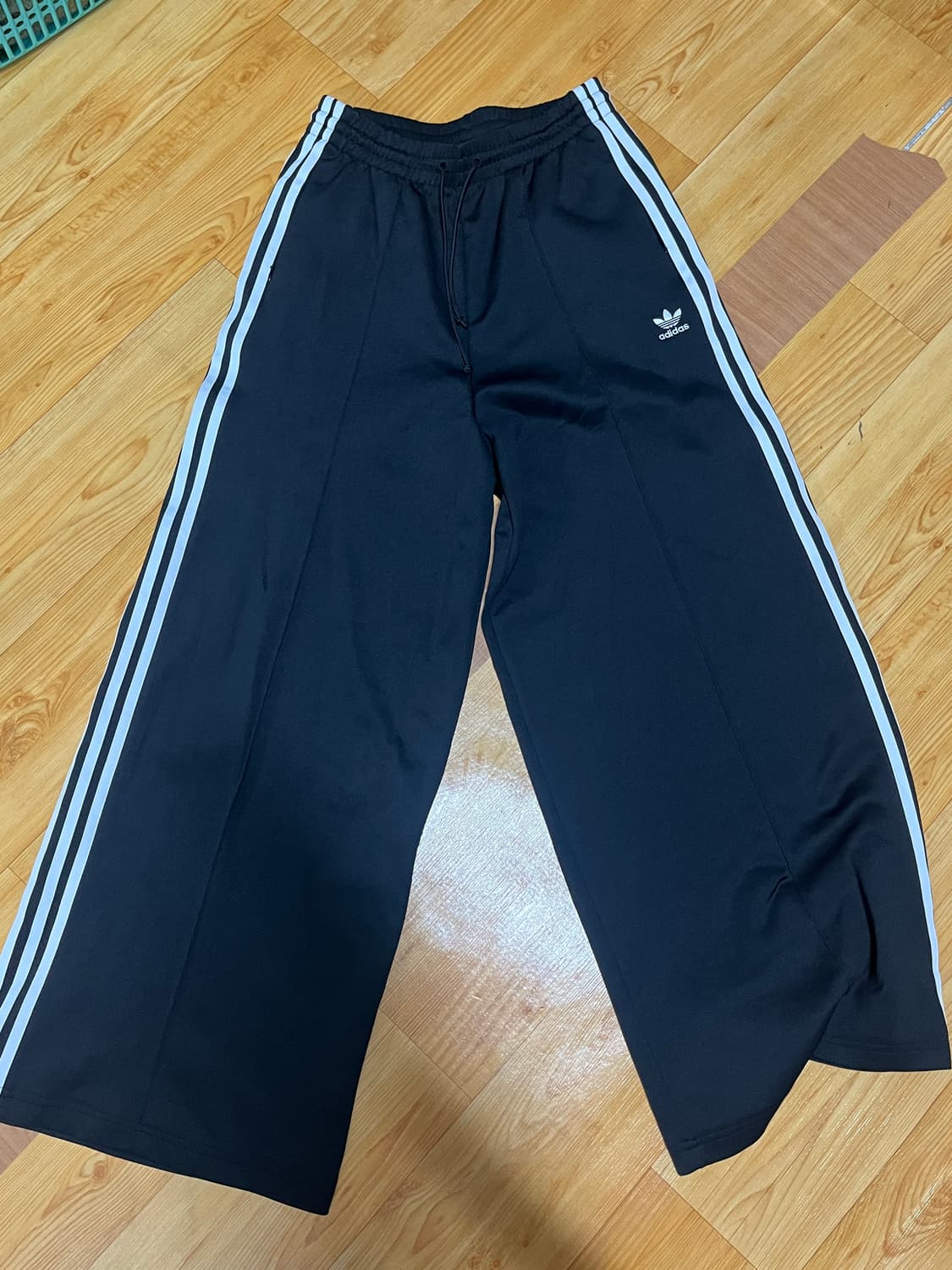 아디다스 와이드 트랙팬츠 상품이미지1